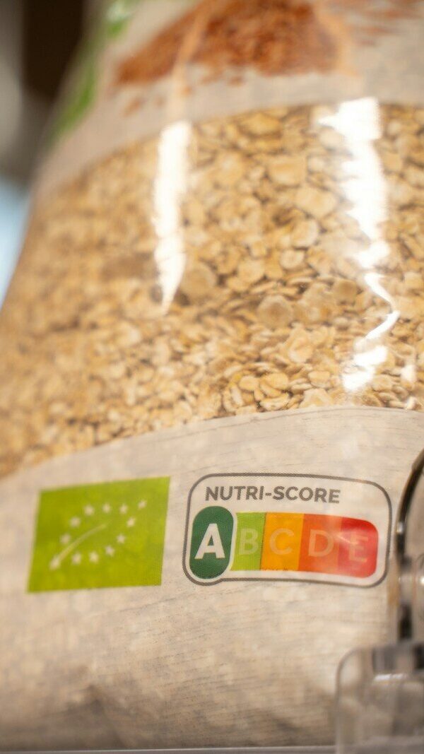 Bag of oats with nutri-score a and organic label