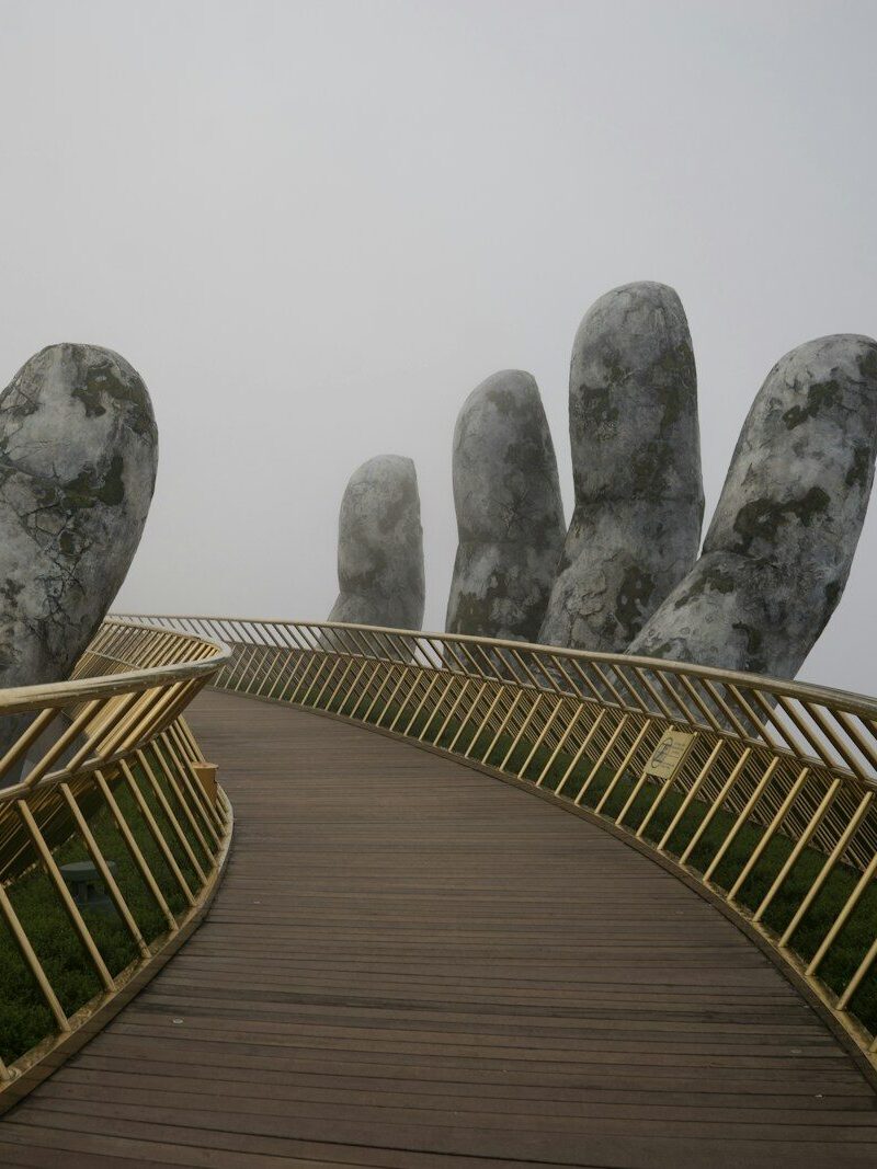 close-up photography of railings